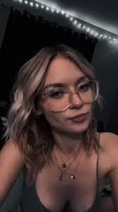 Brooke Neff's Instagram, Twitter & Facebook