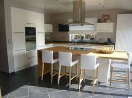 Cuisine Ouverte Delimitee Par Une Verriere Ou Un Ilot Bar Cuisine Moderne Amenagement Cuisine Ilots Central Cuisine
