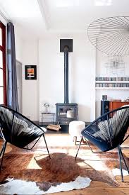 Le Scoubidou Dans La Deco Myhomedesign Poele A Bois Decoration Maison Salon Mid Century