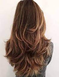 Model rambut sebahu adalah potongan yang nanggung, pendek tidak, tapi panjang juga tidak. 50 Gaya Rambut Layer Panjang Yang Menawan Wanita22