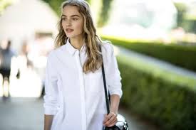 Model baju kemeja wanita warna putih merupakan style fashion yang dapat dikenakan untuk keperluan di berbagai acara, misalnya di acara casual, semi formal ataupun formal. 10 Kemeja Putih Wanita Branded Kekinian Yang Bagus Di Indonesia 2021