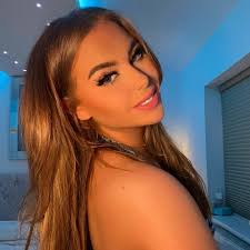 Jasmine Hood's Instagram, Twitter & Facebook