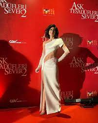 Marmara üniversitesi sinema ve a post shared by nesrin cavadzade (@nesrin.cavadzade) on nov 8, 2017 at 7:11am pst. Nesrin Cavadzade On Instagram Bu Galaya Da Asla Hazirlanmadim Asktesaduflerisever2film
