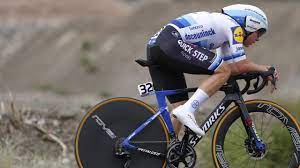 Remco evenepoel hoopte vandaag tot belgisch kampioen gekroond te kunnen worden, maar hij moest tijdens een sprint met theuns en winnaar van aert zijn meerdere erkennen. Remco Evenepoel Dominiert Im Zeitfahren Auf Der 3 Etappe Und Ubernimmt Gesamtfuhrung Radsport Video Eurosport