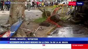 Una pareja murio tras accidentarse el vehiculo en el cual se conducian, al parecer fue debido en una falla mecanica, esto sucedio en brasil. Accidente Deja Doce Heridos En La Cuadra 26 De La Av Brasil Youtube