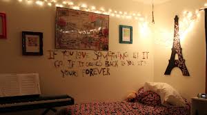 When it comes to christmas decorating, the very first thing that we can do is creating a nice light display. Brain Blowing Ideas To Hang Holiday Lights That Will Instantly Chill You Down Fantastic Pictures Decoratorist