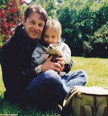 Charlotte corney was born in 1976 in manchester, england, but moved to the isle of wight when she was just three months old. Springwatch Neuesten Star Chris Packham S Schritt Tochter Megan Mccubbin Ist Ein Grosser Hit Bei Den Zuschauern Aktuelle Boulevard Nachrichten Und Fotogalerien Zu Stars Sternchen