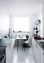 Kleine Kuche Mit Essplatz Planen Und Gestalten Inspirierende Ideen Kleine Kuche Kleine Kuchen Ideen Kuche Schwarz