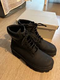 Charles and Keith Ripley Ridged Sole Ankle Boots in Black (Size 37),  Women's Fashion, Footwear, Boots