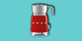 Replace the filter basket on top of the bottom half of the pot. Smeg Milk Frother Review This Is What We Think