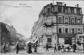 Le Carrefour Entre Le Faubourg De France Et Le Faubourg De Montbeliard Maintenant Place Corbis A Belfort En 2020 Montbeliard France Territoire De Belfort