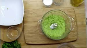 Iniziamo col pulire i broccoli e sbollentandoli per 14 minuti. Pesto Di Broccoli Youtube