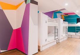 Peinture Murale Geometrique Recherche Google Auberge De Jeunesse Peinture Murale Geometrique Decoration Interieure