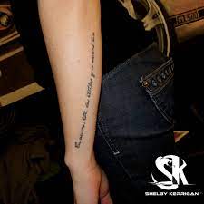 Tatouage Femme Texte Avant Bras Shelby Kerrigan Tattoo