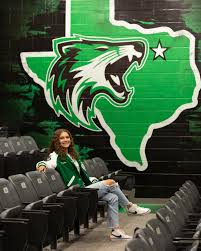 Well, it's Senior Season! I had the privilege of taking Kyler's pics  tonight. Y'all didn't tell me it would make me feel old!! Her parents and I  graduated together! I've had a