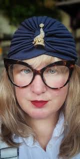 Collecting vintage brooches from thrift stores