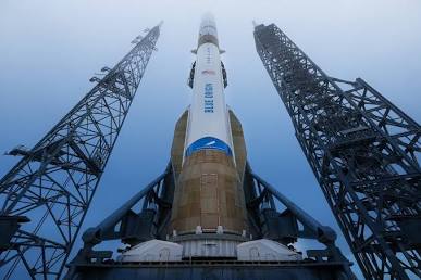 Blue Origin's 322-foot New Glenn heavy-lift rocket., AI generated