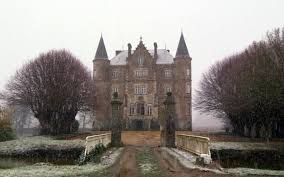 Viewers of channel 4's escape to the chateau slammed dick, 59, and angel, 48, last night as the couple confessed their desire to have two huge aviaries filled with birds at their french castle. Escape To The Chateau Perfectly Cast Fantasy Television Full Of Innocent Charm Review Chateau French Chateau Chateaux Interiors