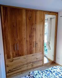 Kleiderschrank Aus Eiche Rustikal Holzwerkstatt Stoerrmuehle Handwerk Schreinerei Mobel Massivholz Holz Natur Wald In 2020 Home Decor Furniture Home