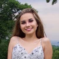 Julia Peters's Instagram, Twitter & Facebook