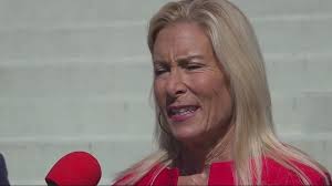 UNF poll shows Donna Deegan leading crowded Jacksonville mayor's race