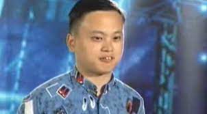 American idol favorite william hung made a rare appearance to relive his glory days and sang some of his greatest hits for one of the rowdiest holiday crowds in the country. We Must Never Forget The Greatest American Idol Audition Ever