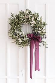 People often display wreaths around the holidays, but they aren't exclusive to christmas or other seasons. 50 Diy Christmas Wreaths Pretty Holiday Wreath Ideas