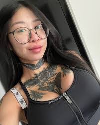 Amber Byrom's Instagram, Twitter & Facebook