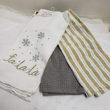 Alibaba.com offers 9,934 christmas kitchen towel products. Bella Lux Christmas Fa La La Silver Gold Kitchen Towels Dishtowels Set Of 2 Kitchen Holiday Gold Kitchen Silver And Gold Kitchen Christmas Kitchen Towels
