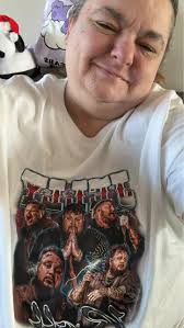 Happy Hump Day everyone! Check out my new Jelly Roll shirt! ❤️ 😁