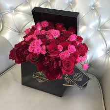 Either way, the flowers get where they need to go in a fashion that doesn't spoil the surprise. Red And Pink Roses In Black Box J Adore Les Fleurs Flower Arrangements Unique Flower Arrangements Trendy Flowers