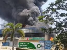 Kilang Simpan Minyak Pelincir Terbakar