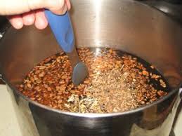 Root beer, brown sugar, and spices combine to create a super tasty pulled pork recipe that cooks up nice and moist in the slow cooker. How To Make Root Beer Root Beer Recipe Root Beer Recipe Beer Recipes Fermentation Recipes