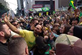 Manifestantes pedem a saída do presidente michel temer na avenida paulista. Zl1phiypshbm3m