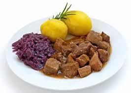 Omas Gulasch Rezept Rezept Rezepte Gulasch Lebensmittel Essen