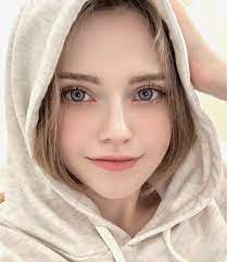 on twitter 顔 女性 女性 顔