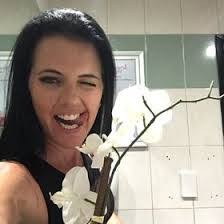 Lisa Snelling's Instagram, Twitter & Facebook