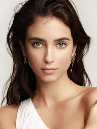 Pin di Danielle Meredith su Emily studio