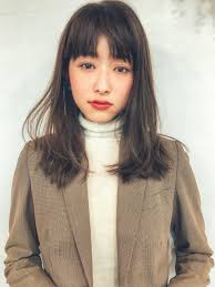 簡単セットが魅力的ミディアムヘアはレイヤーカットにせよ Arine