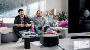 Fahri yardim meets jan köppen, tvnow meets magentatv! Magenta Tv Werbung Die Telekom Werbespots Mit Ulmen Yardim