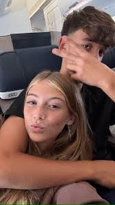 La splendida figlia tredicenne di Noemi Bocchi, Sofia Caucci. Noemi e  Francesco Totti hanno ormai creato una famiglia unita, quindi Totti, oltre  a prendersi cura delle sue figlie, dovrà fare attenzione anche