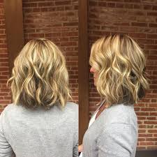 Blonde Wavy Long Bob With Short Layers Haircuts For Wavy Hair Wavy Bob Hairstyles Medium Hair Styles