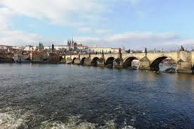 Juditin most, postavený mezi lety 1158 a 1172, byl nejstarším kamenným mostem v českých zemích a jedním z nejstarších severně od alp. Karluv Most Praha Stare Mesto Mala Strana Stare Mesto Pamatna Mista A Zajimavosti Infocesko Karluv Most Praha 1 Stare Mesto Mala Strana