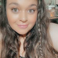 If she isn't the CUTEST?! 🥰🤍✨ Also busy, verrrrrrry busy!