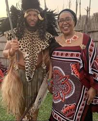What was the lobola of king misuzulu zulu? Wa Lamasango On Twitter Hrh Prince Bambindlovu Younger Brother Of His Majesty The King Misuzulu Kazwelithini He Serves As Senior Member Of The Zulu Royal Family And Protector Of The Throne He