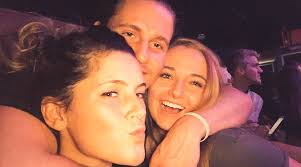 Samantha (@samanthaapick)