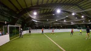 Nach 10 jahren nutzung wurde die halle völlig runderneuert und ist nach der fertigstellung mit einer modernen soccerhalle zu vergleichen. Junioren In Der Soccer Halle Asv Bergedorf 85 Fussballabteilung