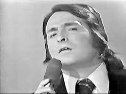 Mi verso es un monte, y es un abanico de plumas. Nino Bravo Un Beso Y Una Flor Youtube
