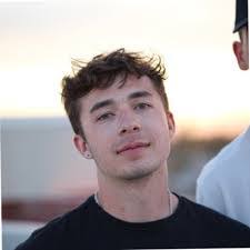 Jeannette Blake's Instagram, Twitter & Facebook