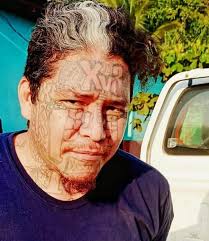 Detuvimos al terrorista Edwin Armando Medina, alias Chele Vindel, un  corredor de clica, responsable de ordenar múltiples crímenes. Además,  exigía dinero a comerciantes y habitantes de Atiquizaya, Ahuachapán. Este  terrorista pasará 45